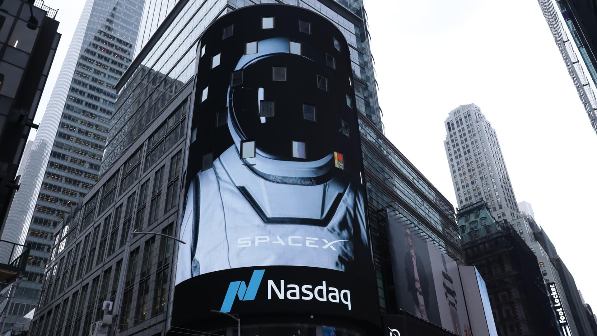 Personal Digest: SpaceX pushes AI compute into orbit