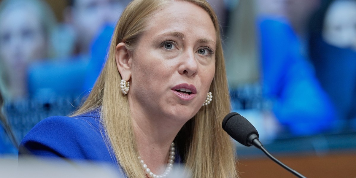 Personal Digest: Federal Cut to 60-Year Gender-Data Rule